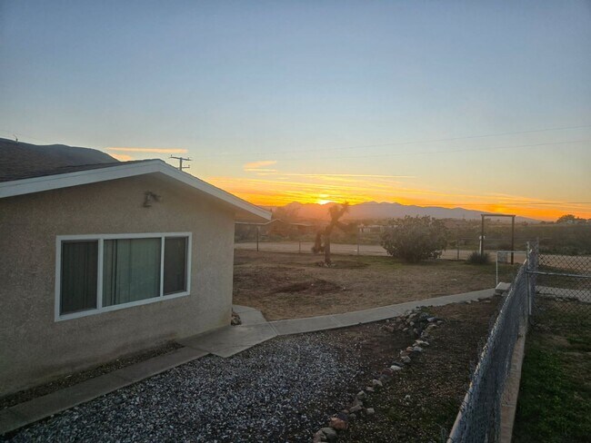 Building Photo - 3 BEDROOM HOME WITH WORKSHOP ON 2 1/2 ACRES