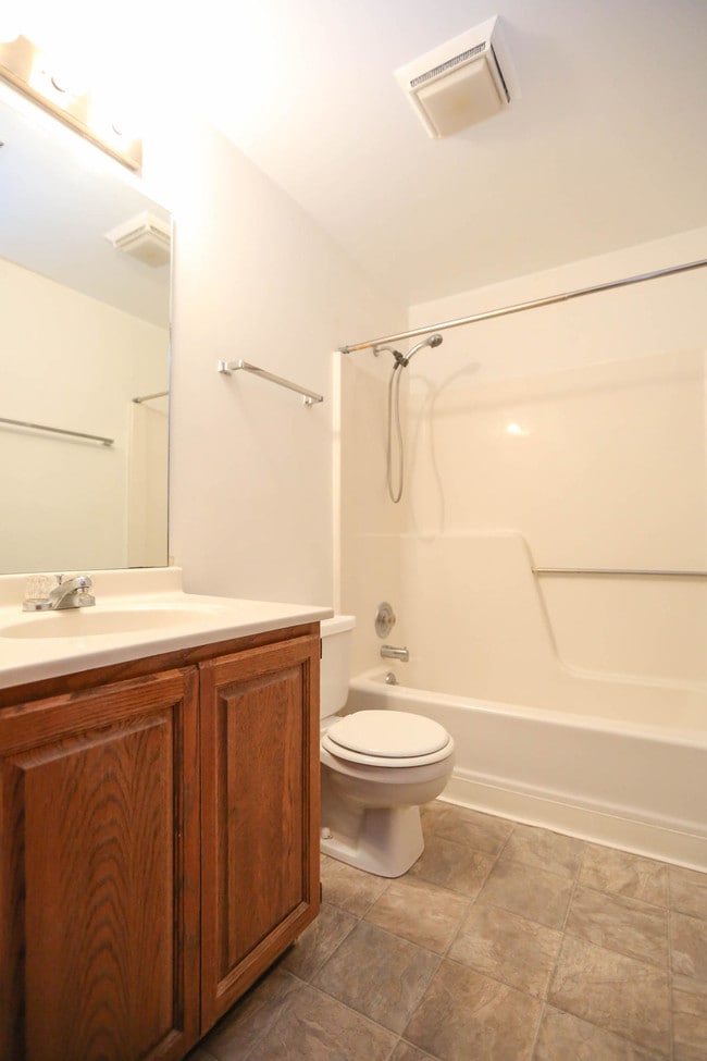 Building Photo - 439 Foxfire Dr