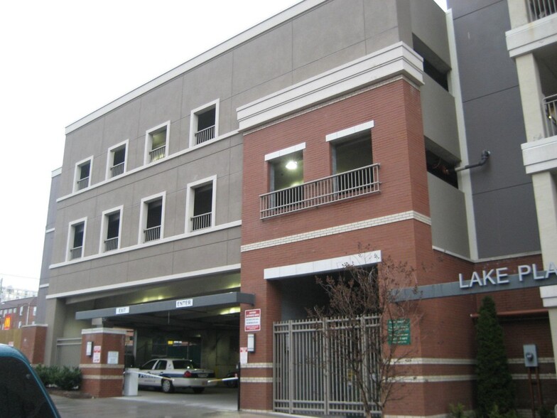Building Photo - 1735 Lake Ave