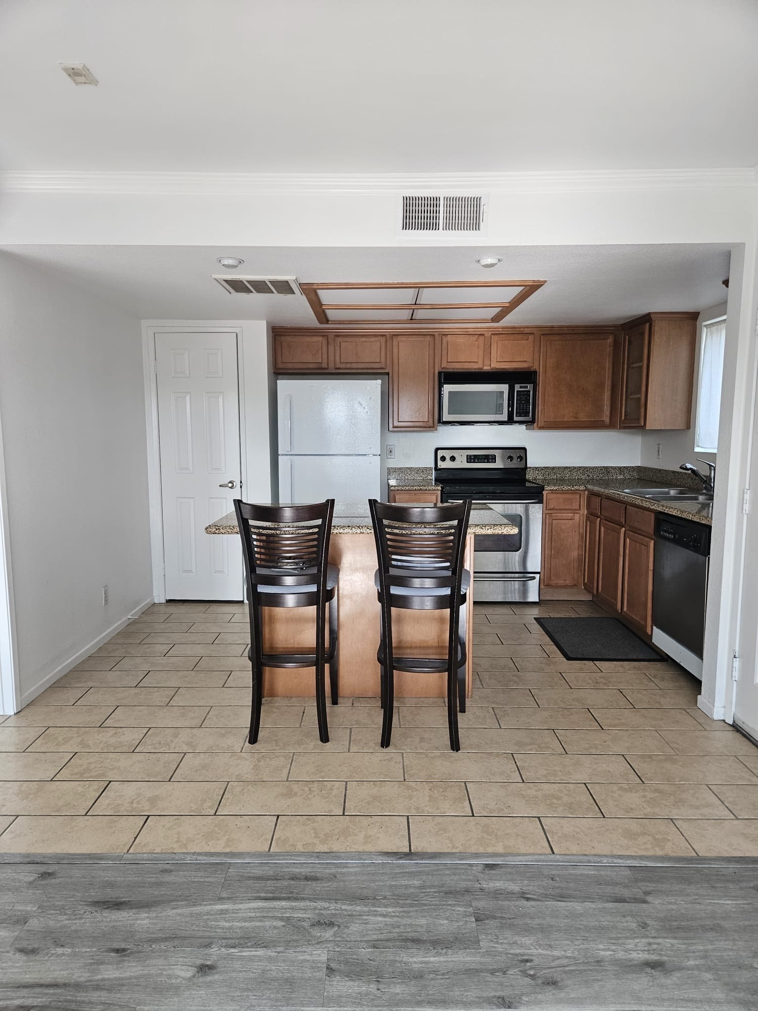 Kitchen - 3448 Hathaway Ave