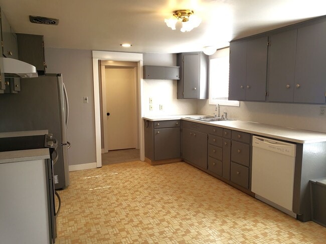 Building Photo - **PENDING** Unique Forest Grove Ranch with...