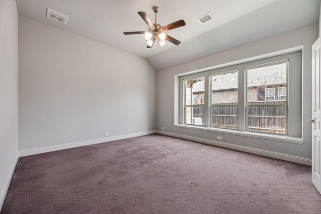 Building Photo - Charming 4-Bedroom plus office Home in Kreymer Estates