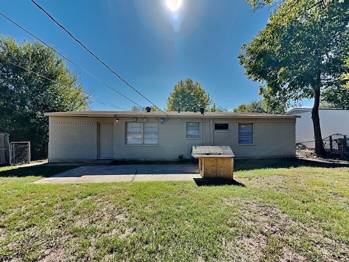 Building Photo - 2925 Caribbean Dr