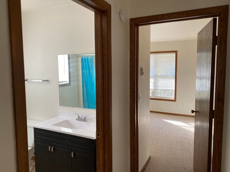 Building Photo - 1229 Augusta Ave