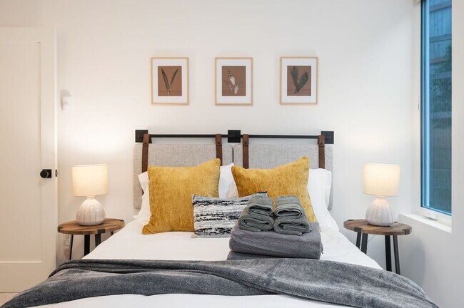 Building Photo - 6125 Sand Point Way NE