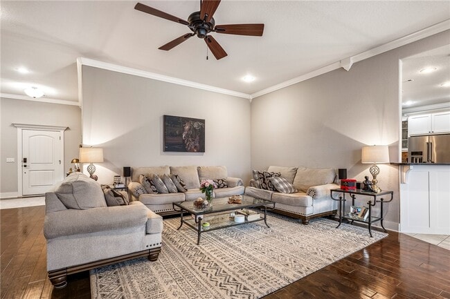 Building Photo - 1221 Stoneybrook Ln