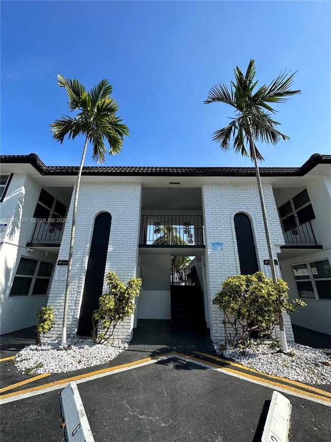 Building Photo - 2500 Johnson St