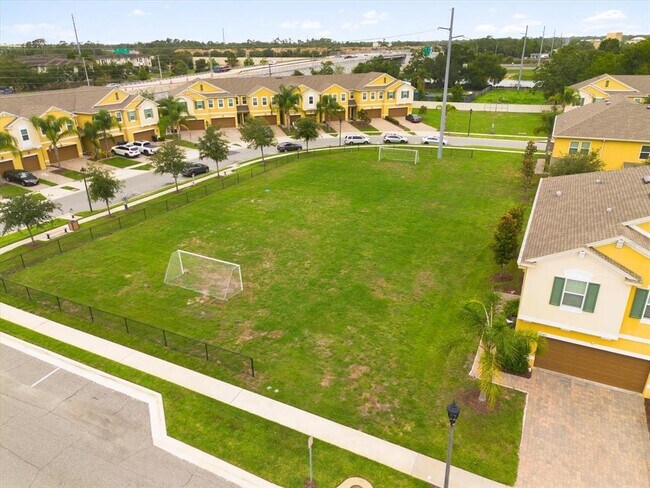 Building Photo - 9819 Red Eagle Dr