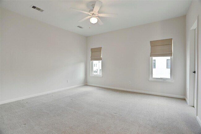 Building Photo - 1715 Maravilla Dr