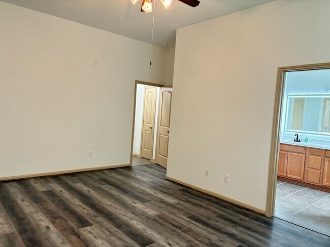 Building Photo - 7042 Windy Run Ct