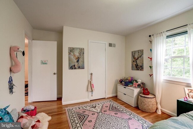 Building Photo - 7525 Cayuga Ave