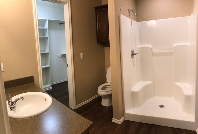 Building Photo - 4284 Castlegate Dr