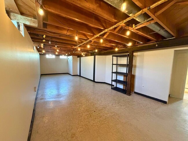 Building Photo - Updated Ranch with New Appliances