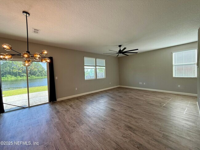 Building Photo - 2200 Pebble Point Dr