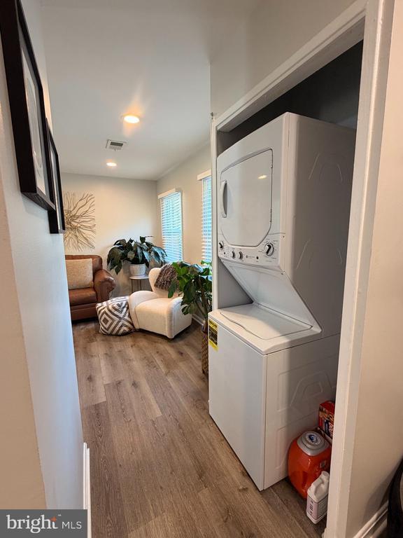 Building Photo - 7735 Matisse Way