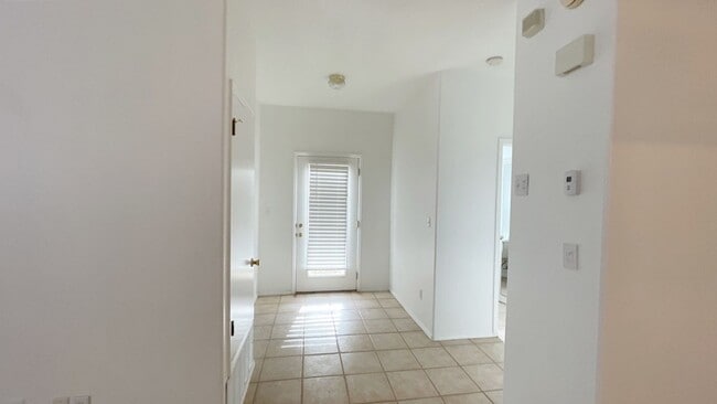 Building Photo - 235 Glenridge Park Ln NE