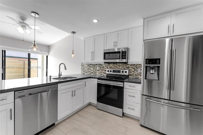Building Photo - 10830 SW 72nd St