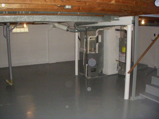 Building Photo - **REMODELED 2-BEDROOM HOUSE!**