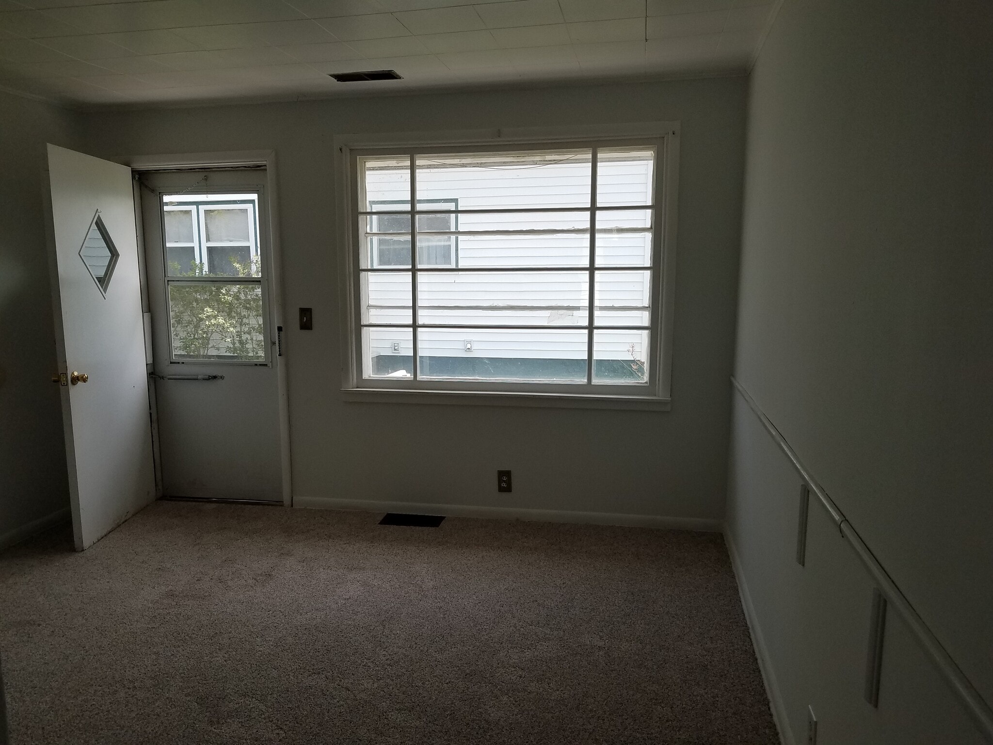 Living room - 315 Elm St