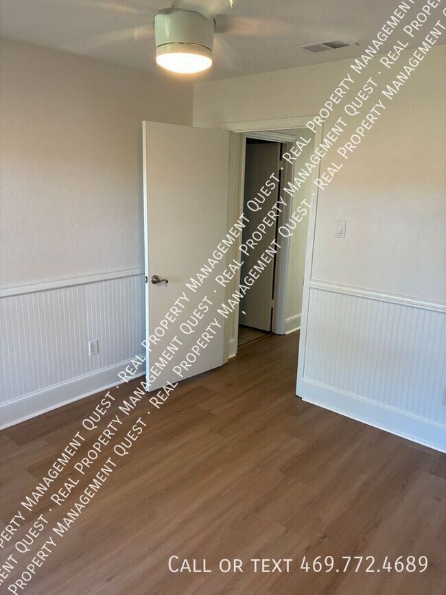 Building Photo - 814 Meandering Way