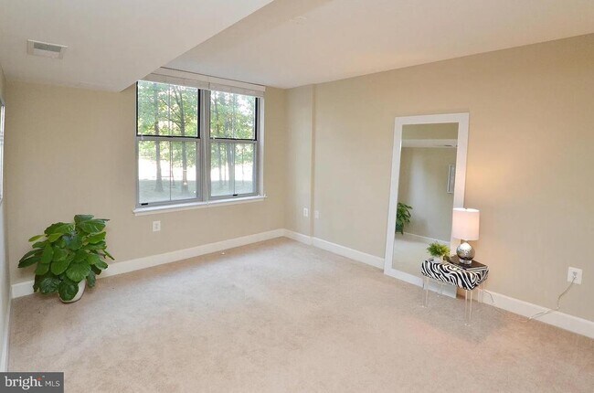 Building Photo - 11800 Sunset Hills Rd