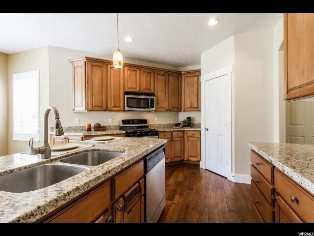 Building Photo - Beautiful 4 Bd 2.5 Bath Home in Sandy
