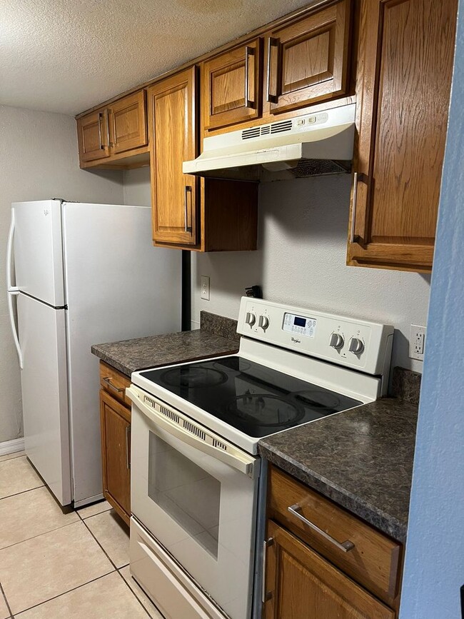 Building Photo - 3 BED 2 Bath - LOCATION