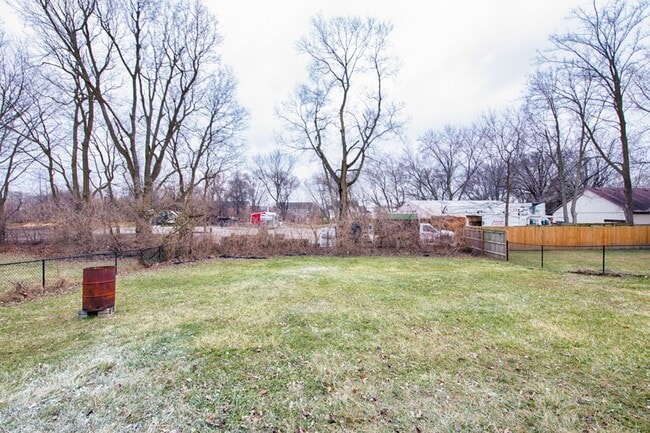 Building Photo - 3 bed 2.5 bath 2 story 2 car attached gara...