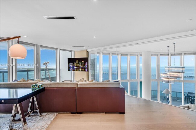 Building Photo - 1643 Brickell Ave