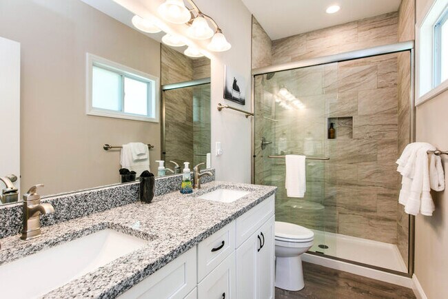 Building Photo - Spacious Three Bedroom w/ Loft Space