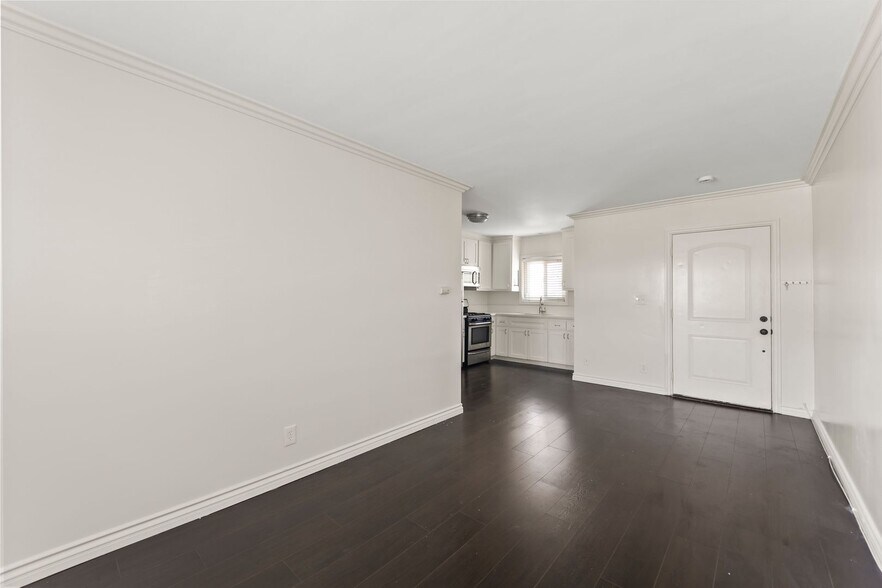 Building Photo - 4104 E 7th St