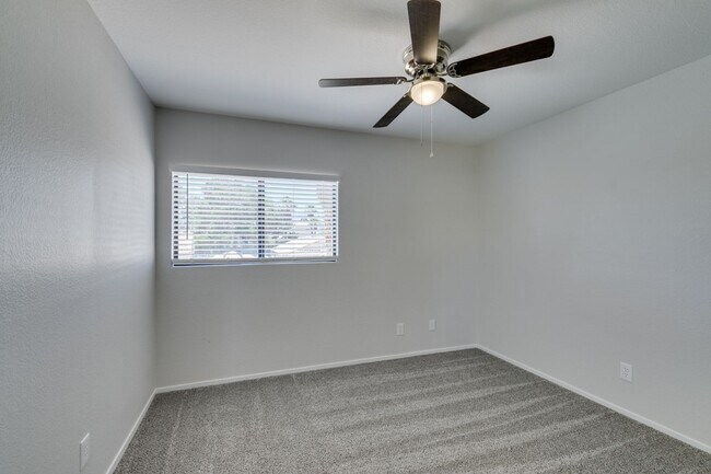 Building Photo - Great 3 bedroom home in South Shore!!