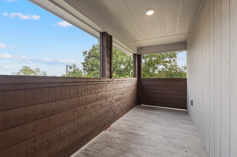 Building Photo - 1009 N Barrett Ave