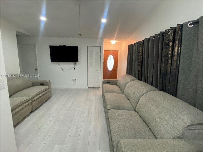 Building Photo - 13815 SW 54th St