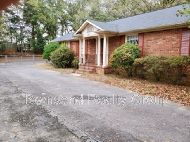 Building Photo - 5720 Londonderry Rd