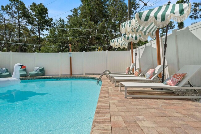 Building Photo - 1121 19th St SW