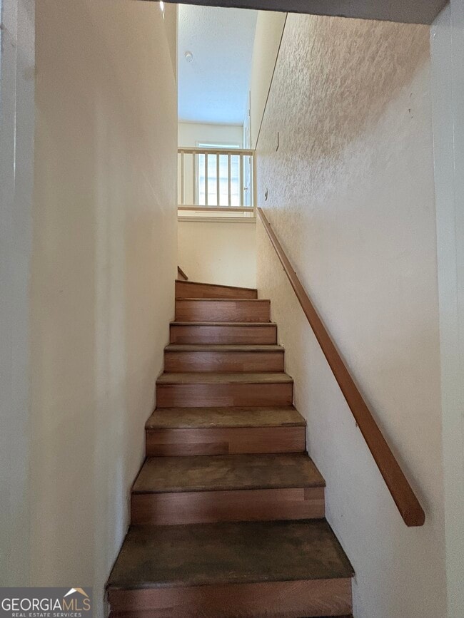Building Photo - 609 Windcrest Dr