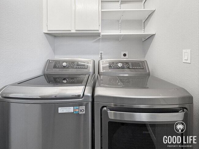 Building Photo - Spacious 4BR Home in Central Mira Mesa