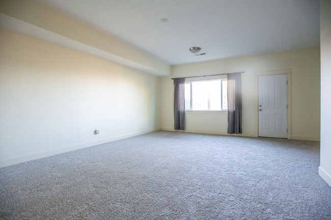 Building Photo - North Mt Tabor NE Portland 3 Bedroom 3 Lev...