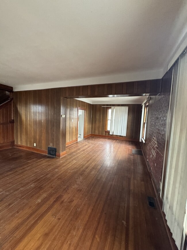 Building Photo - 732 NE Sumner St