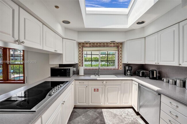 Building Photo - 609 Isle of Palms Dr