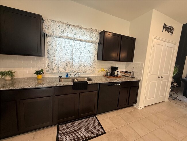 Building Photo - 527 Baobab Wy