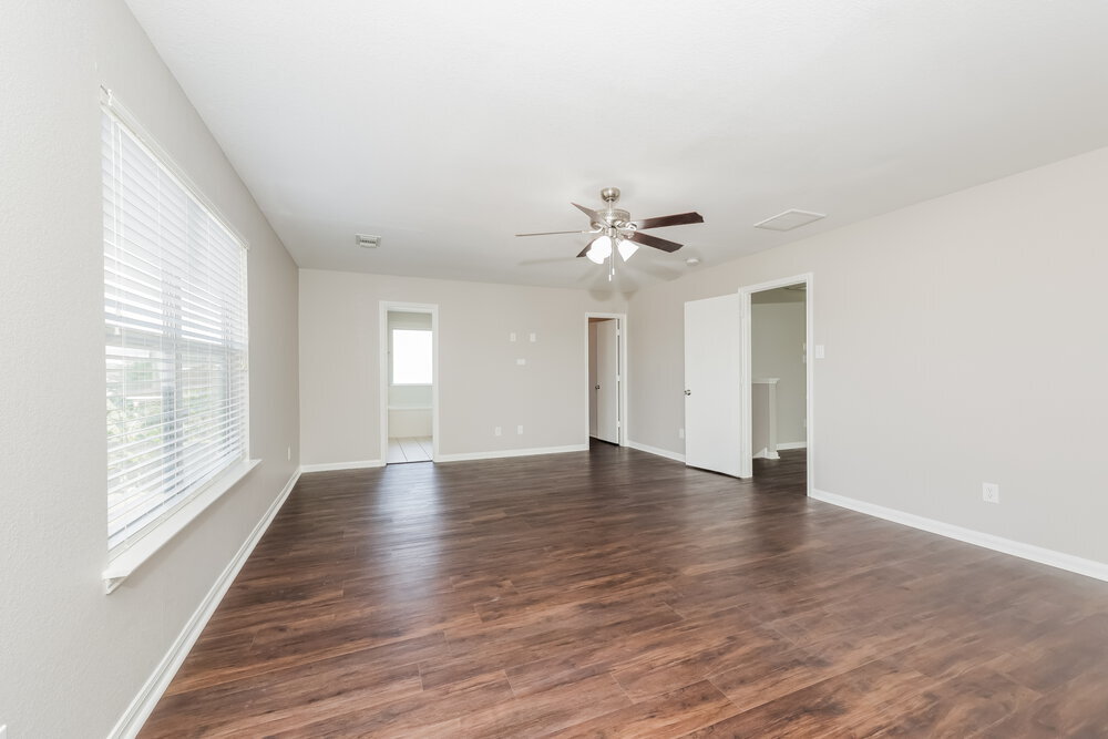 Building Photo - 3330 Legends Mill Dr