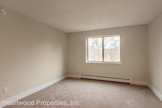 Building Photo - 2121 Canyon Blvd