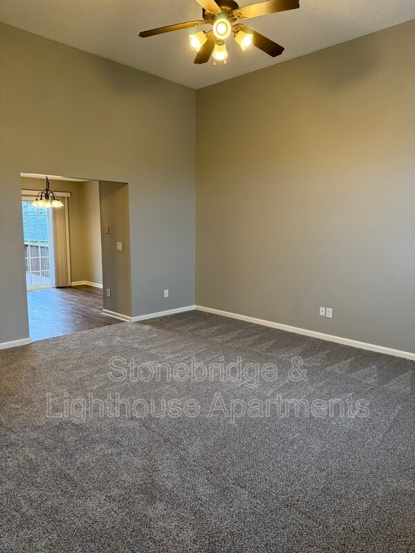 Building Photo - 2804 Coyote Ct