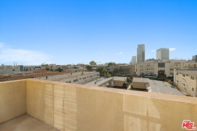 Building Photo - 1225 Armacost Ave