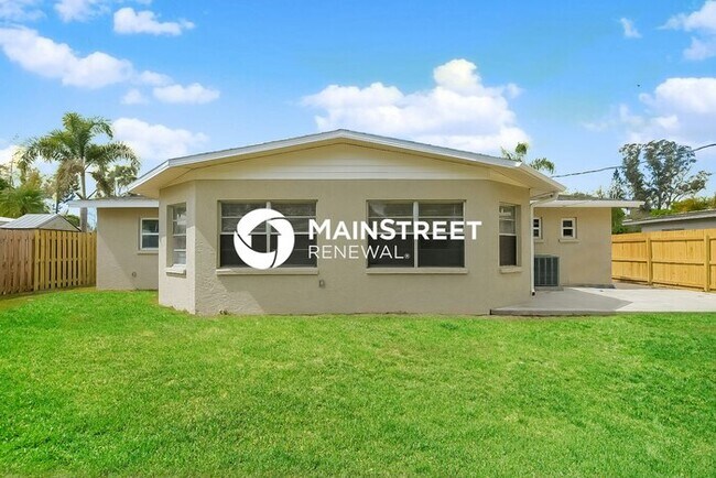 Building Photo - 3 Bedroom Pet-Friendly Home in SARASOTA, FL with Main Street Renewal