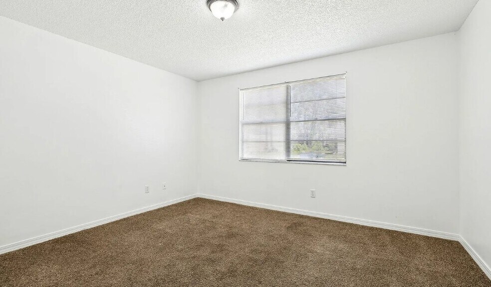 Building Photo - 4 Bentwood Ln