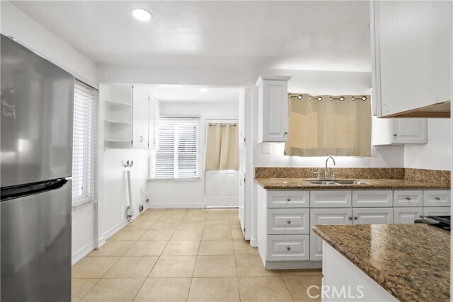 Building Photo - 2212 S Isabella Ave