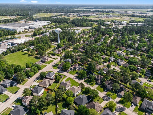 Building Photo - 235 Doncaster